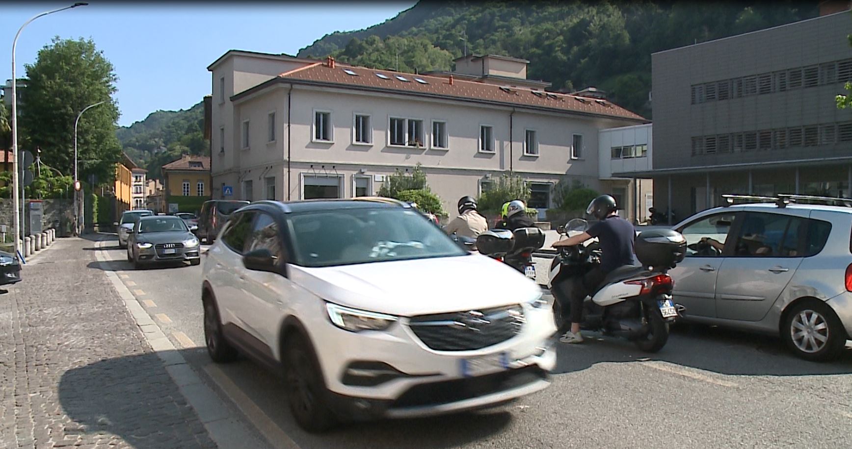 Comaschi intrappolati nel traffico