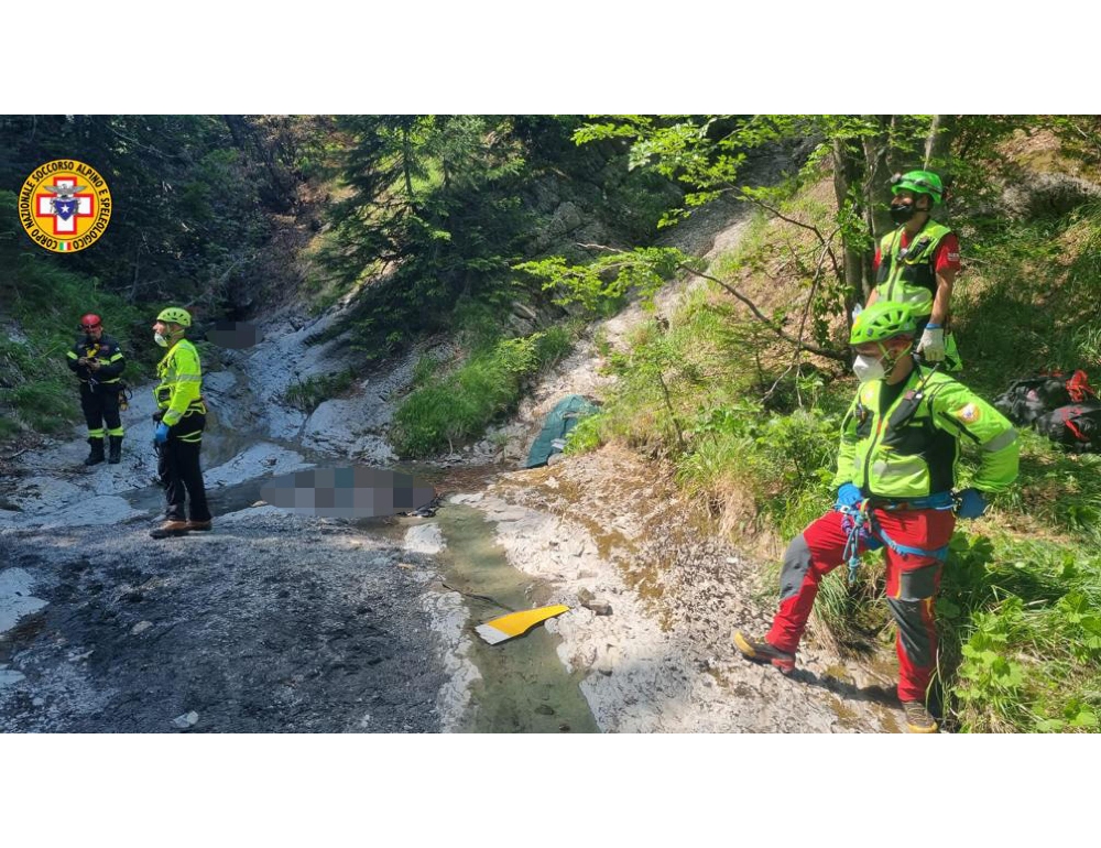 Elicottero: rilievi in zona schianto, disposte autopsie