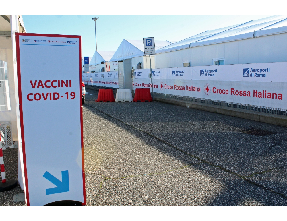 Vaccini: Caritas chiede la revoca dei diritti di proprietà