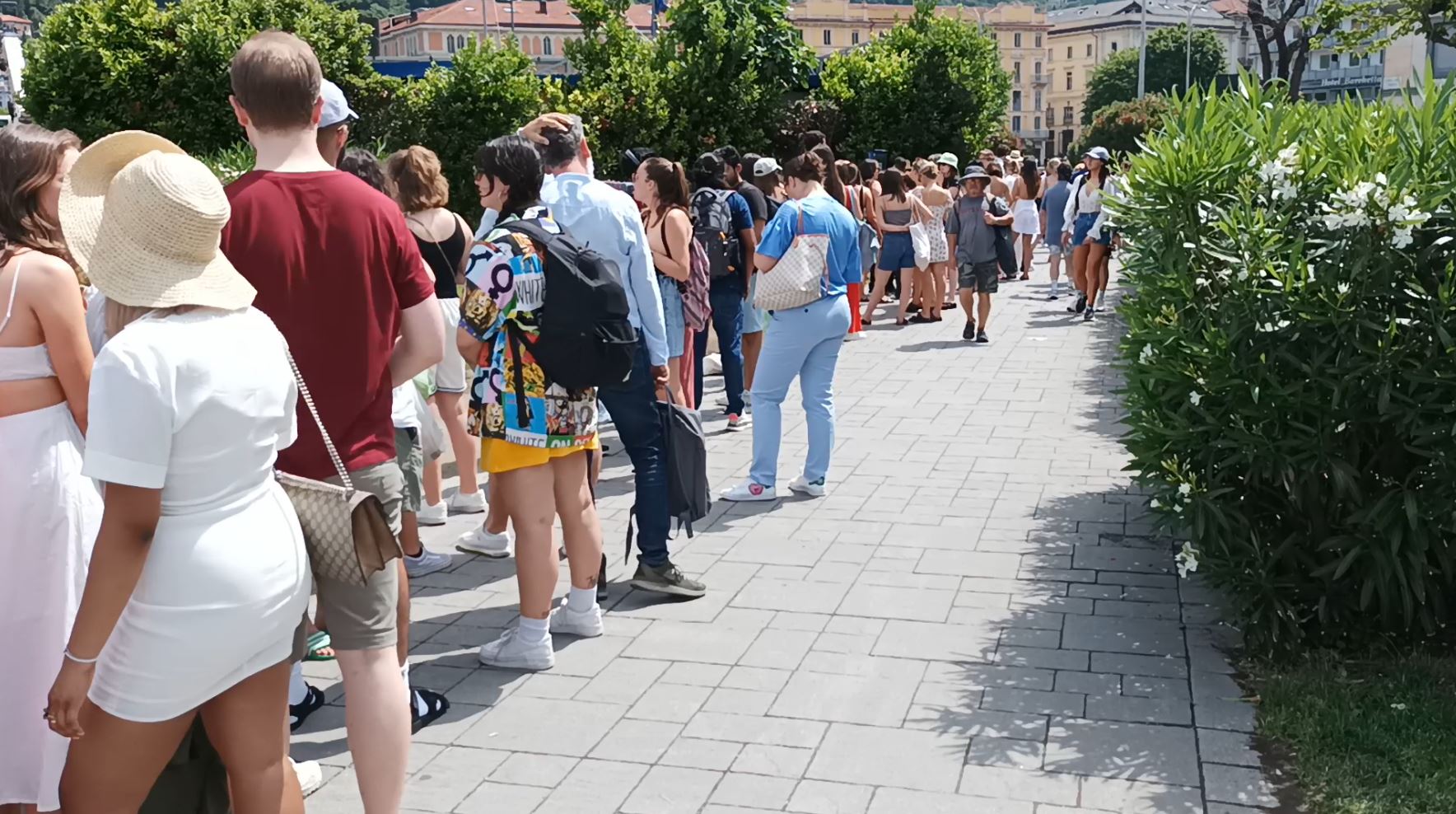 Como invasa dai turisti, tra Villa Olmo blindata e hostess alla Navigazione
