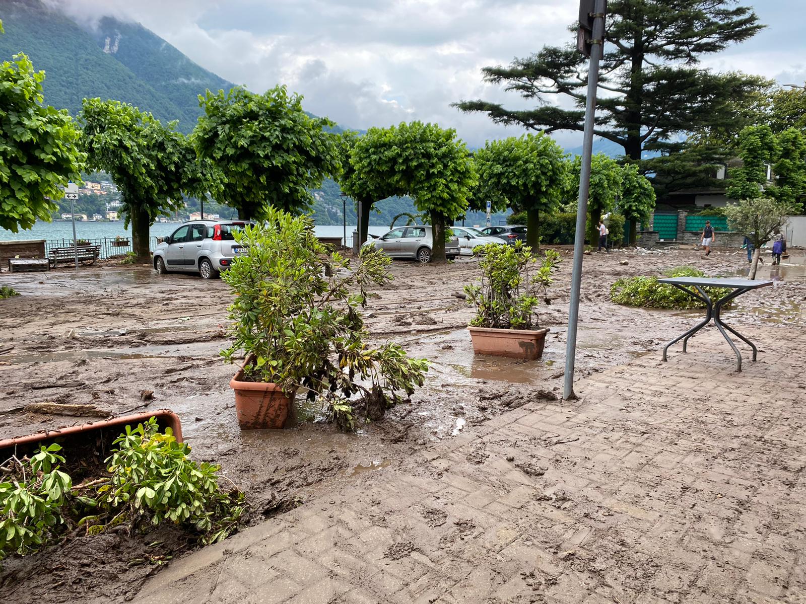 Vecchia Regina ancora chiusa: lavori per liberare la strada dalla frana