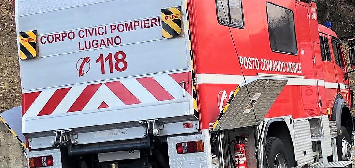 Incendio a Vernate, una persona intossicata