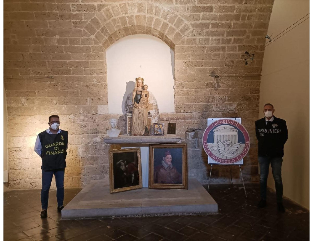 Arte: 350 beni archeologici e dipinti sequestrati nel Barese