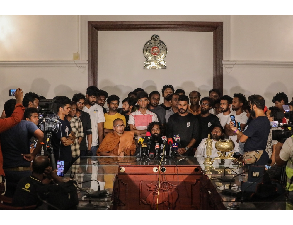 Sri Lanka: premier nominato presidente ad interim