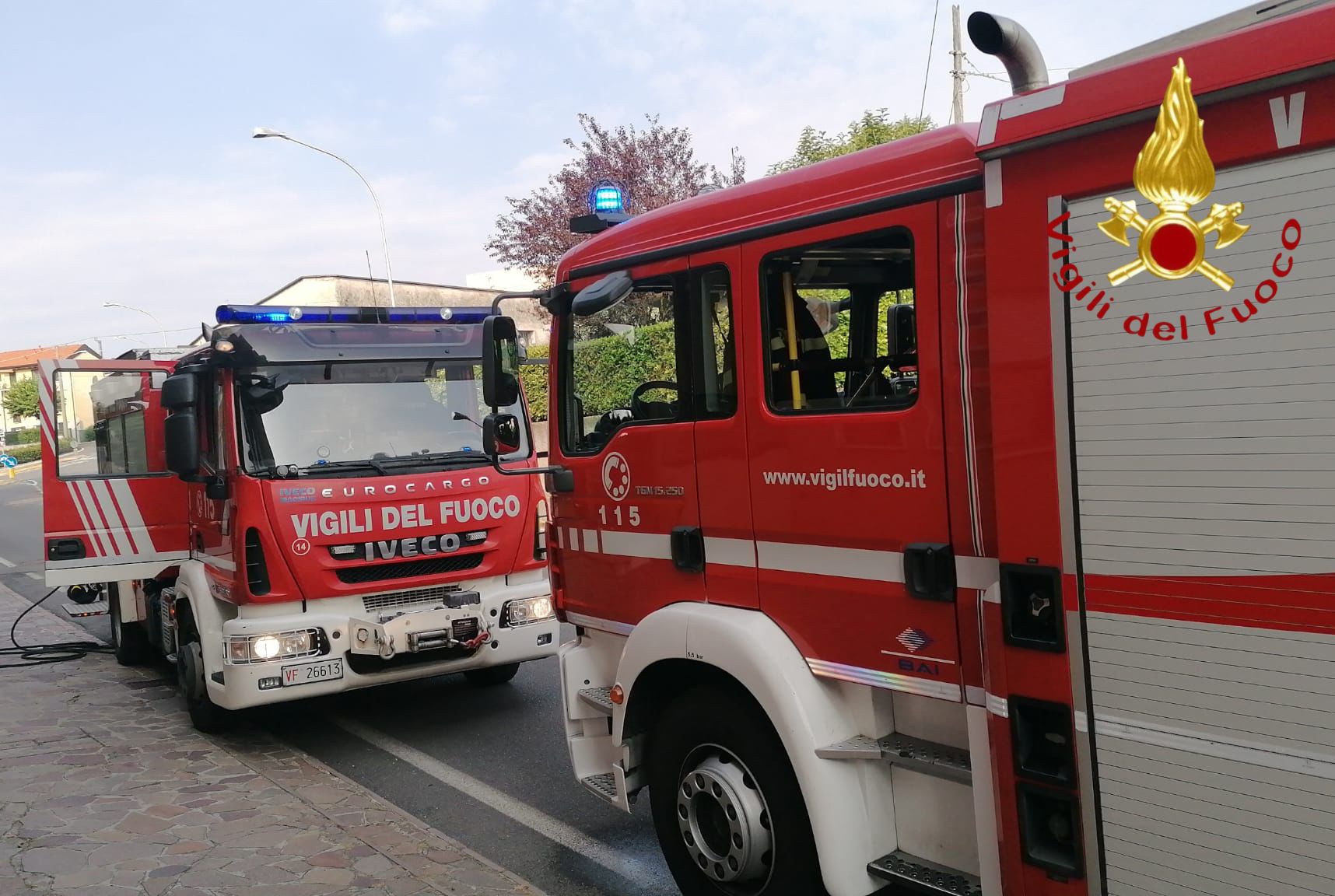 Inverigo, incendio in uno scantinato. Al lavoro due squadre dei vigili del fuoco