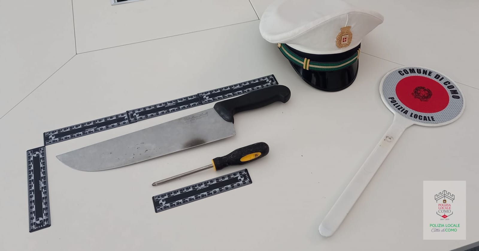 Senzatetto (con coltello) nell’ex centro di accoglienza. Bivacchi smantellati