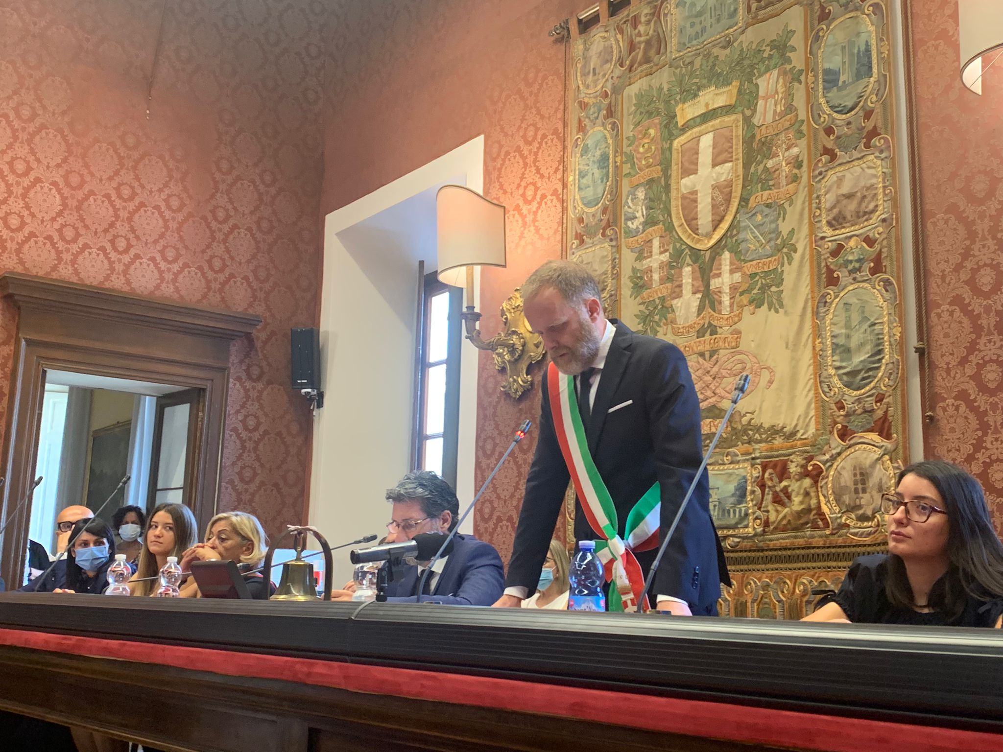 Il giuramento (e il discorso) di Rapinese al consiglio di Como: “Sarò il 33esimo consigliere”