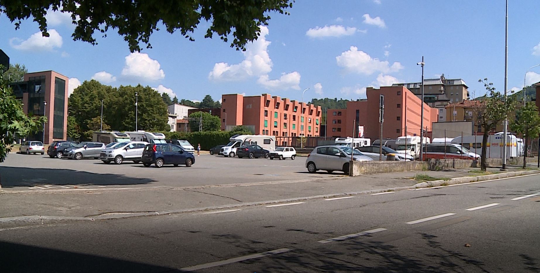 Parcheggio Ippocastano di Como, 20enne arrestato per tentato omicidio e rapina