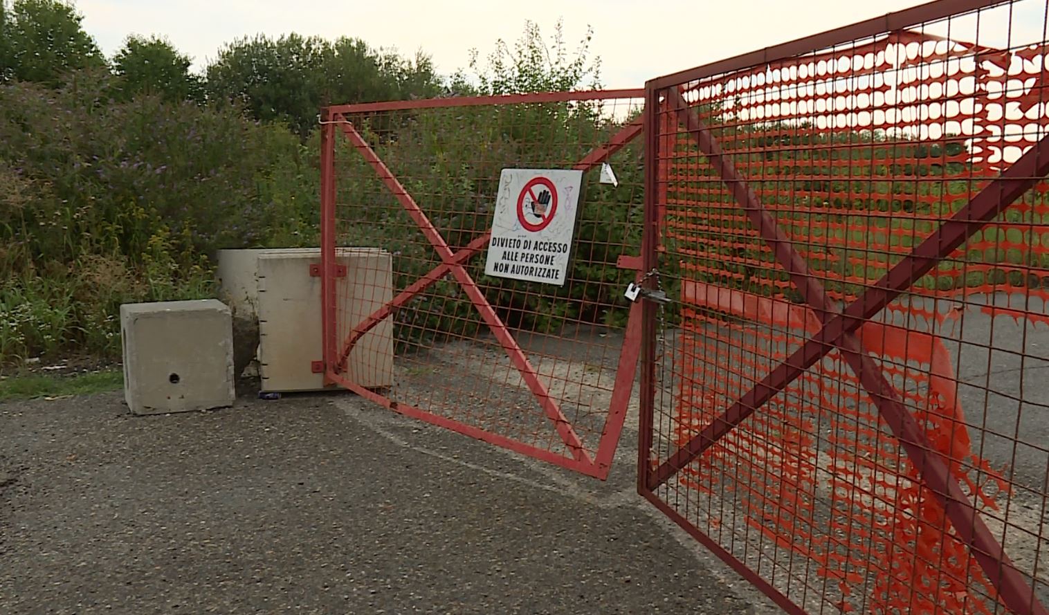 Motocross vietato nel cantiere. Sette giovani denunciati
