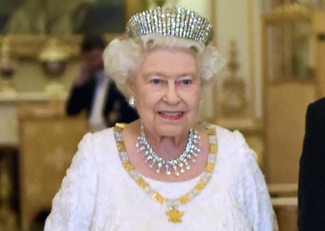 Addio alla regina Elisabetta, la serata ad Olgiate Comasco