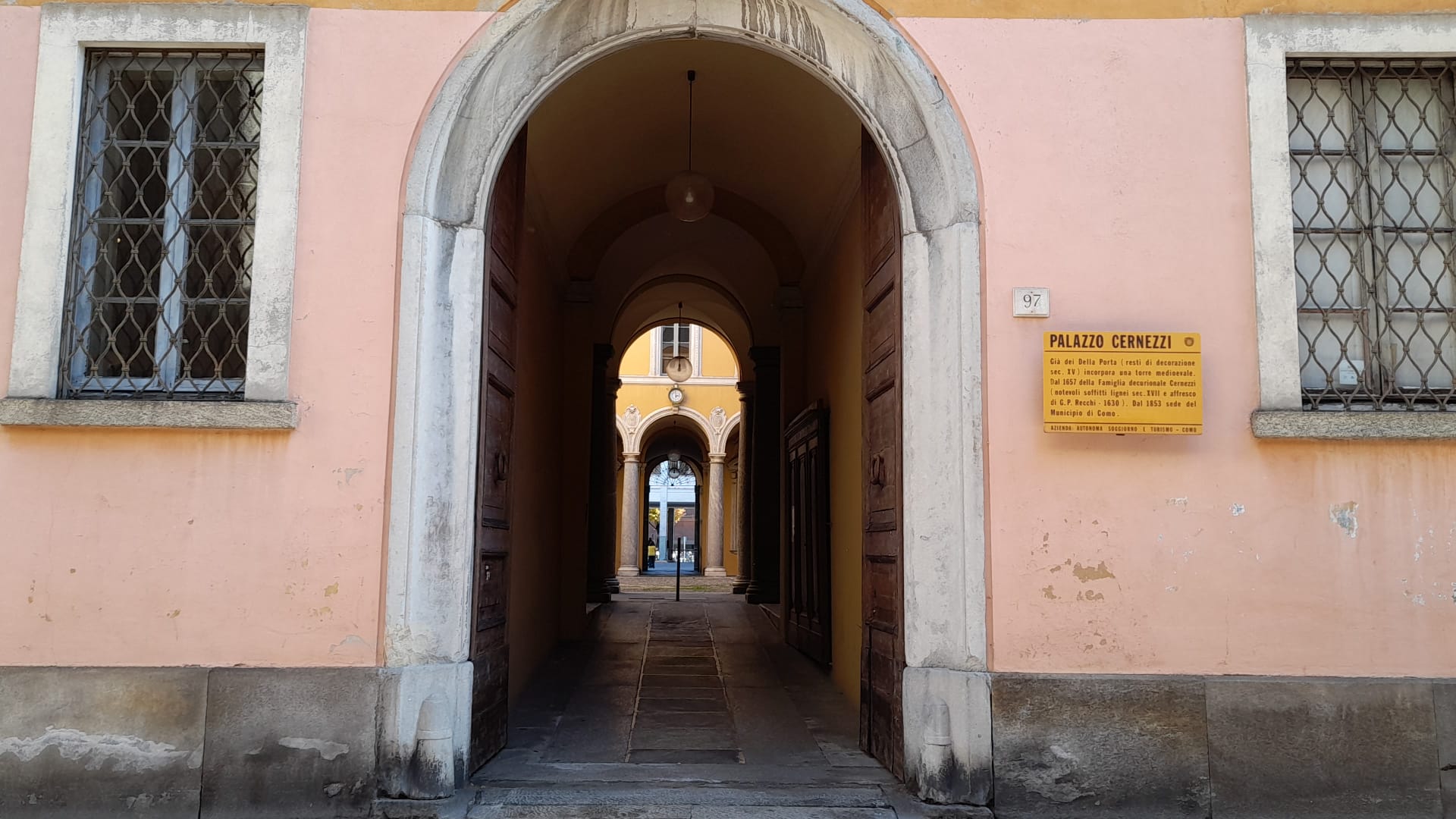 Personale degli enti locali lombardi: -35,7% per il Comune di Como tra il 2001 e il 2023