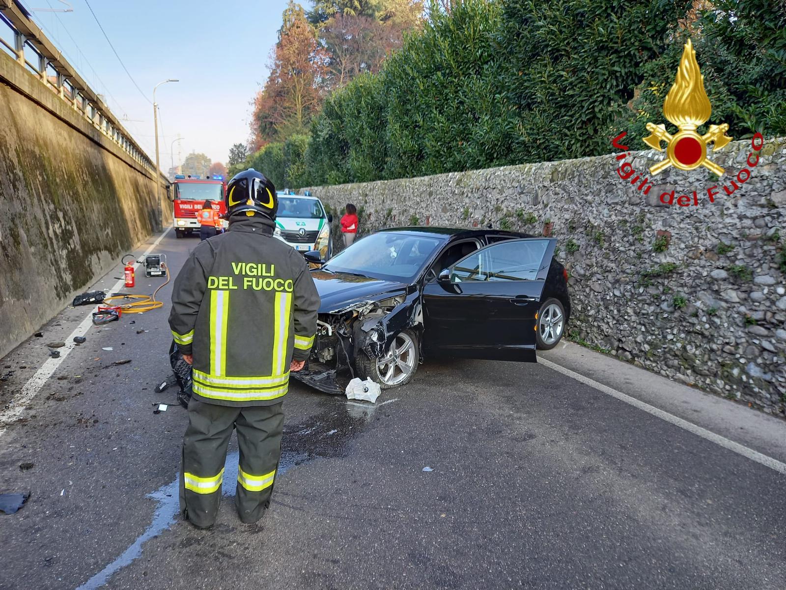 Lomazzo, incidente fra tre auto. Un ferito portato in ospedale