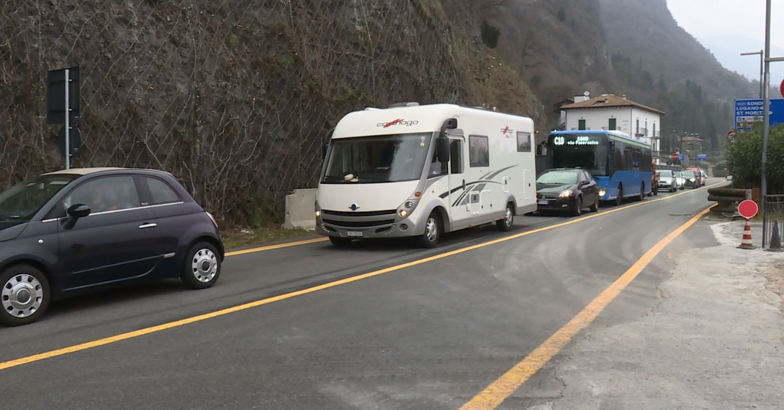 Statale Regina e limitazioni per il traffico a Griante e Argegno