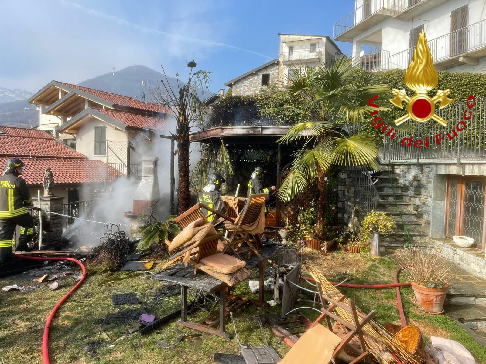 Gravedona, esplode la bombola mentre accendono il barbecue. Due feriti