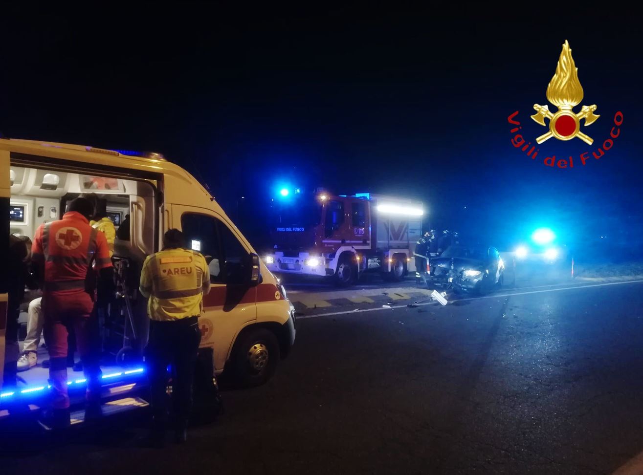 Montano Lucino, auto contro un ostacolo sulla Varesina. Due feriti