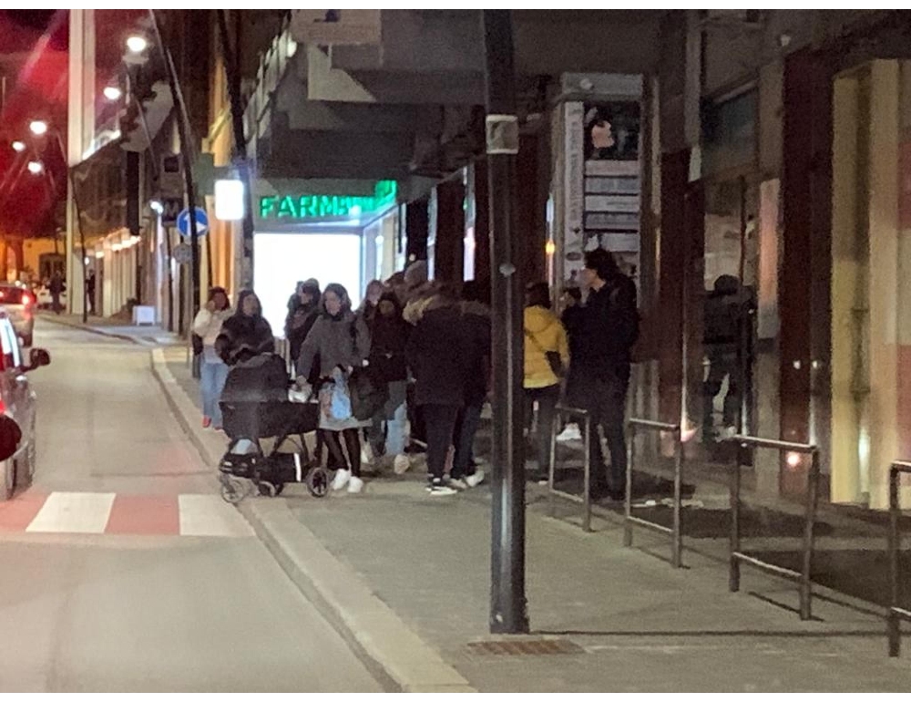 Terremoto: gente in strada a Campobasso dopo la scossa