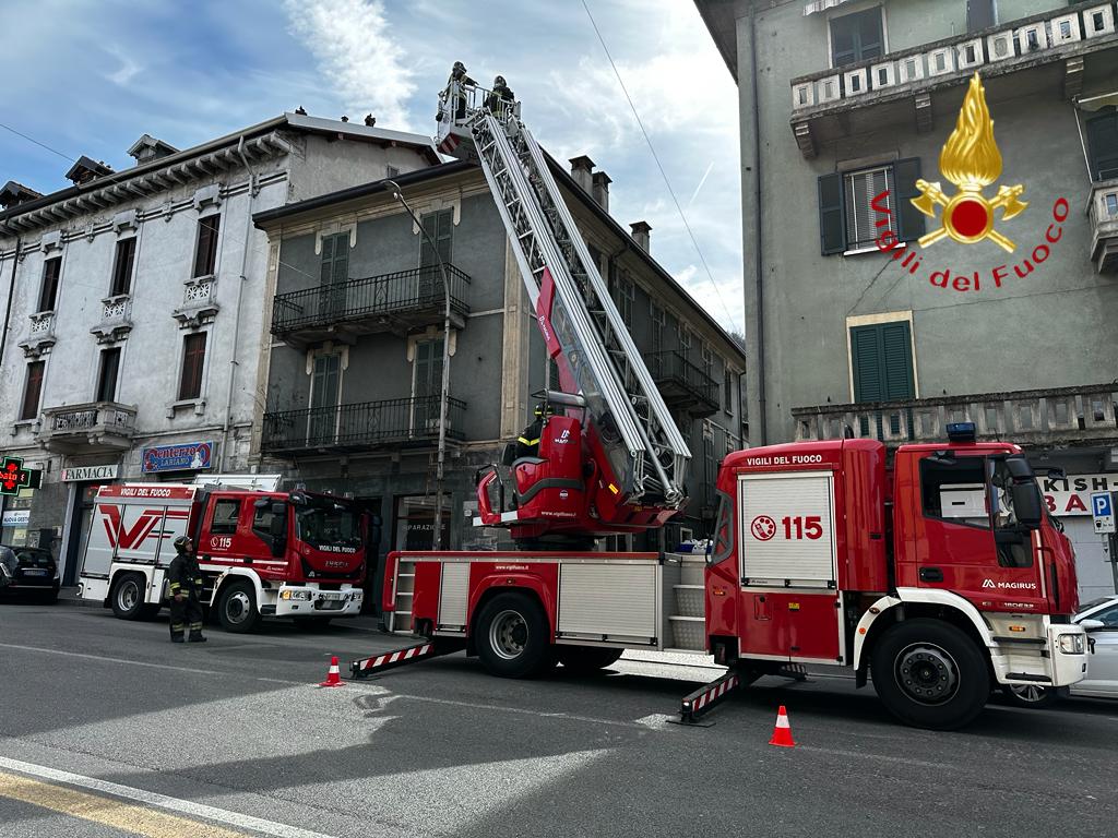 Incendio in una canna fumaria a Como
