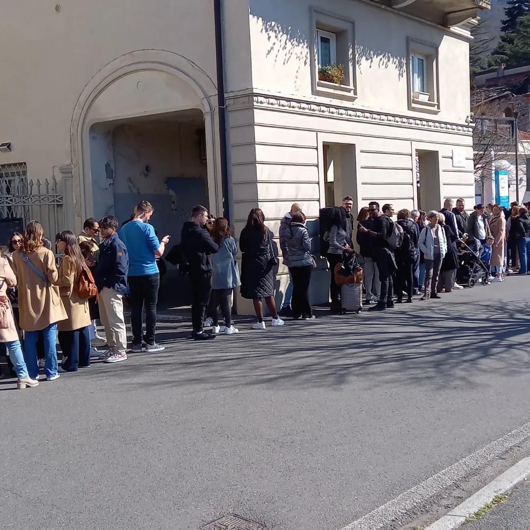 Un weekend da record per Como: lunghe code per funicolare e battelli