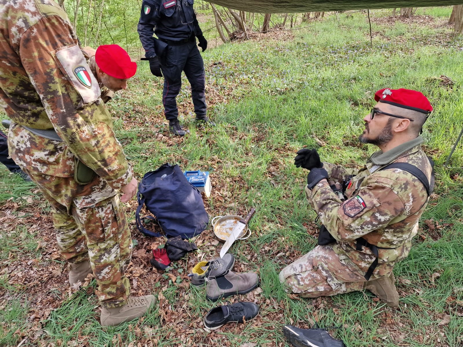 Controlli nel Parco pineta, smantellato un bivacco dello spaccio ad Appiano
