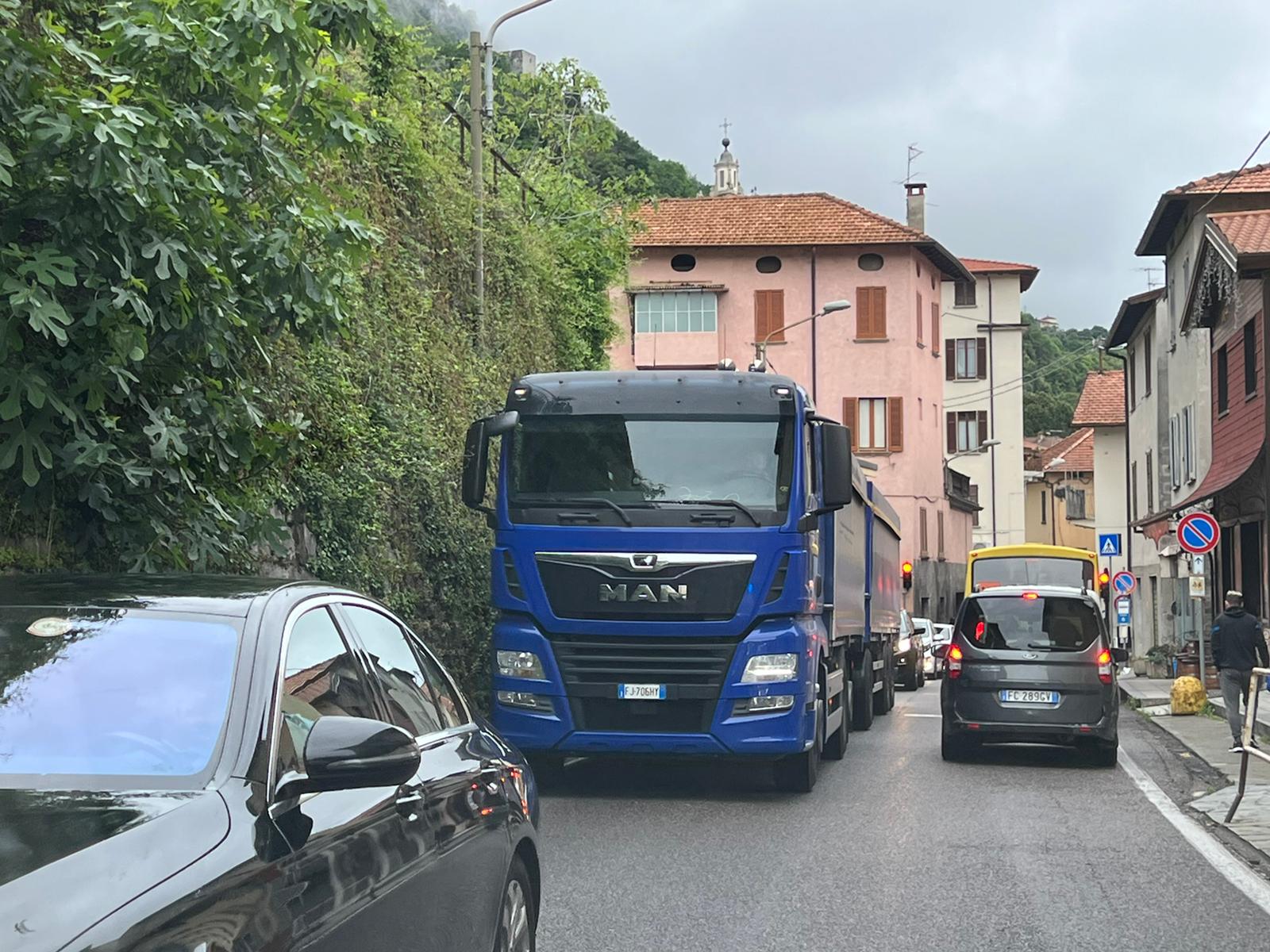 Statale Regina, un’altra giornata di passione. Si confida nell’ordinanza anti traffico da lunedì