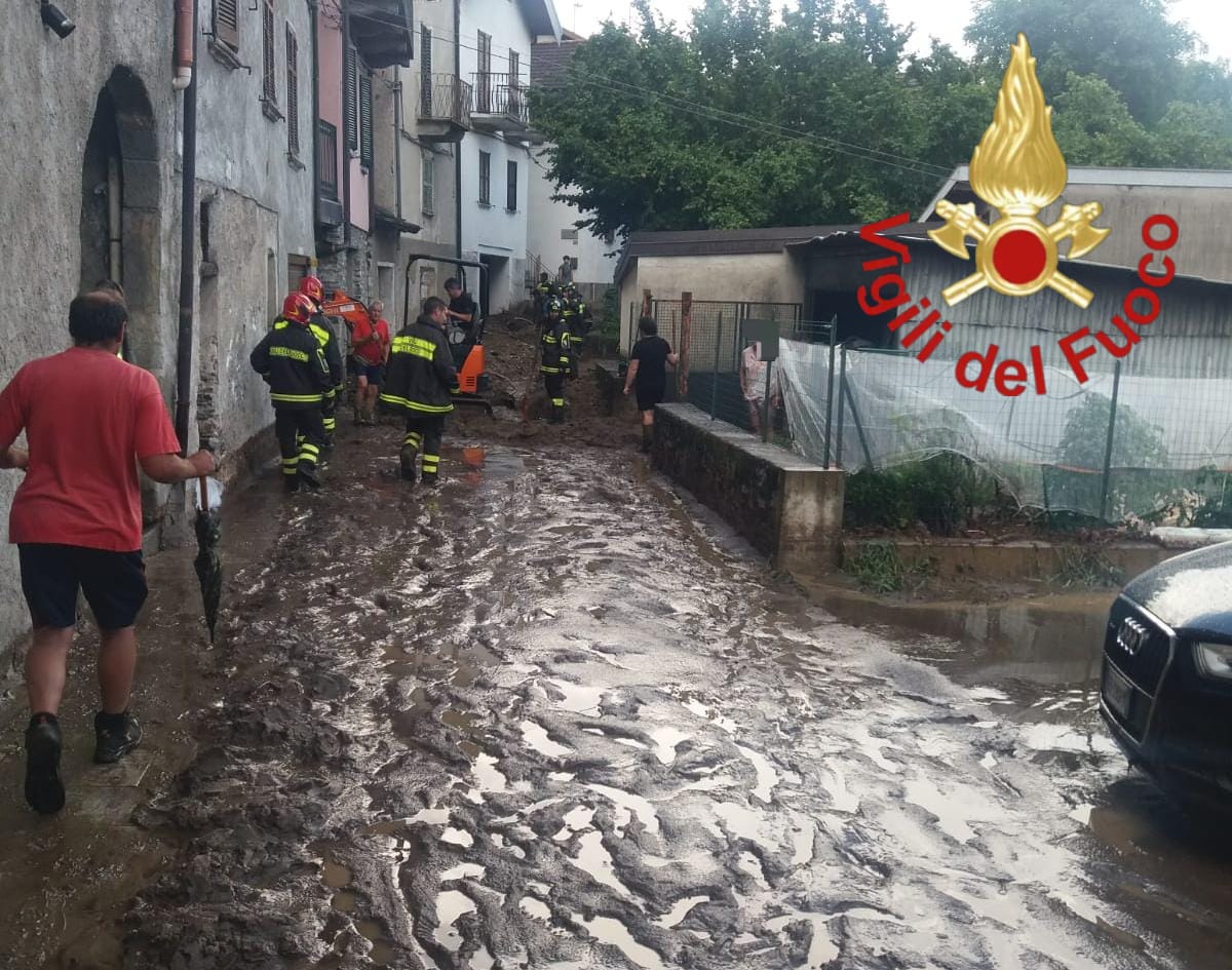 Dongo, fango e sassi in strada a causa dei forti temporali