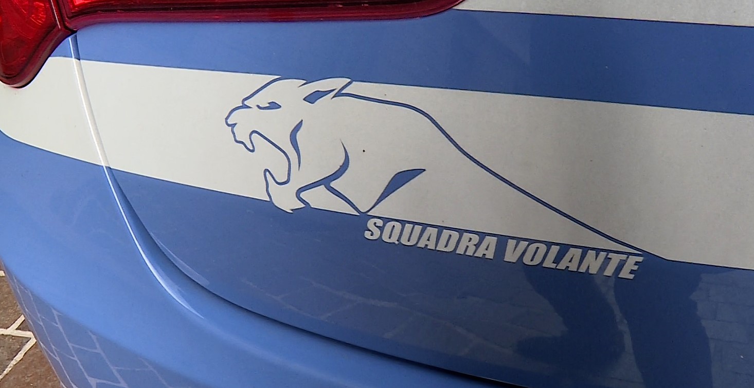 Rapinano il centro massaggi, poi tentano di rivendere la merce alle vittime. Arrestati due giovani