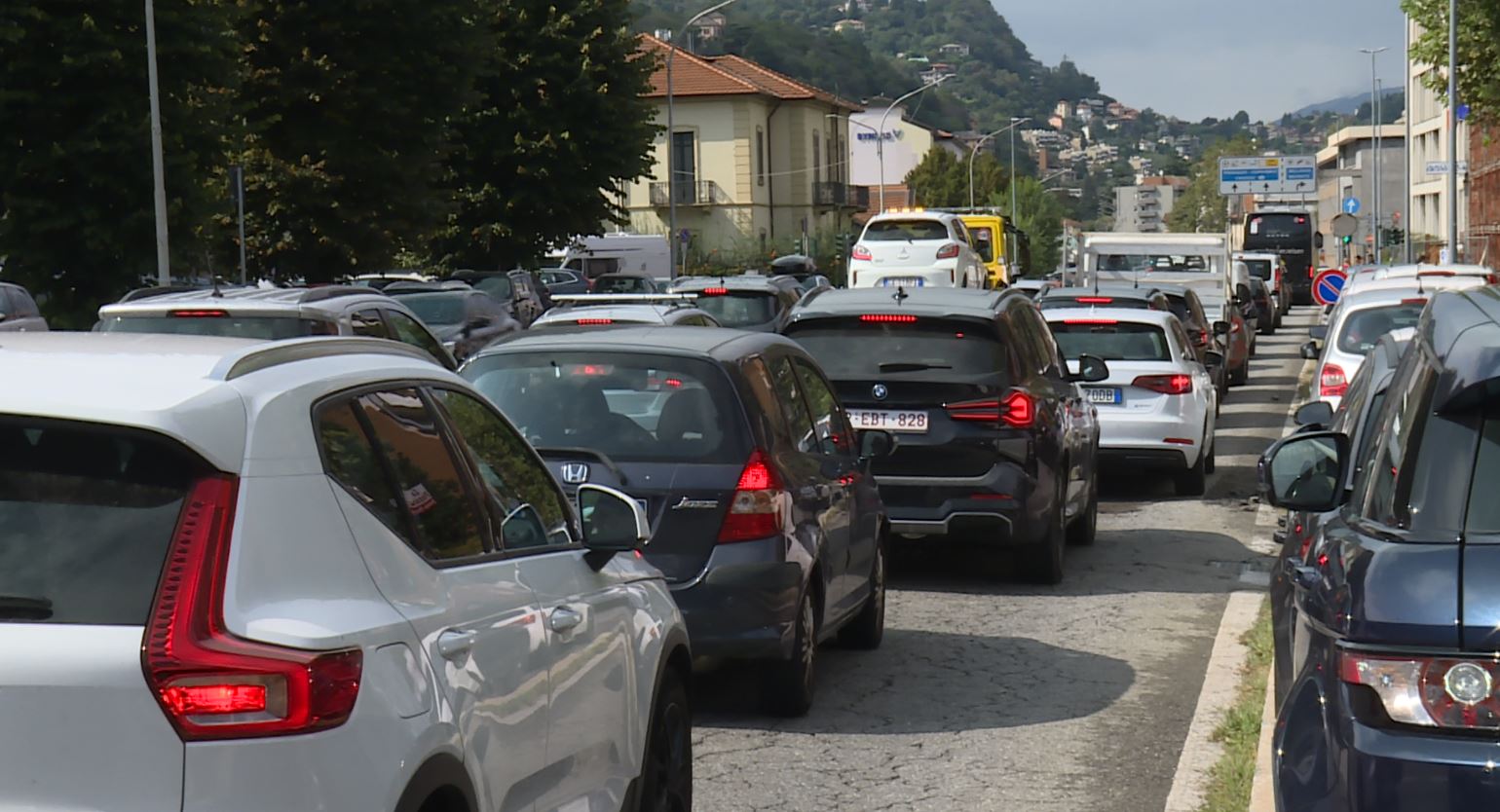 Progetto da 2 milioni per rivoluzionare il traffico: 800 sensori per la sosta, dashboard per i cantieri e mappe. Il Comune di Como capofila