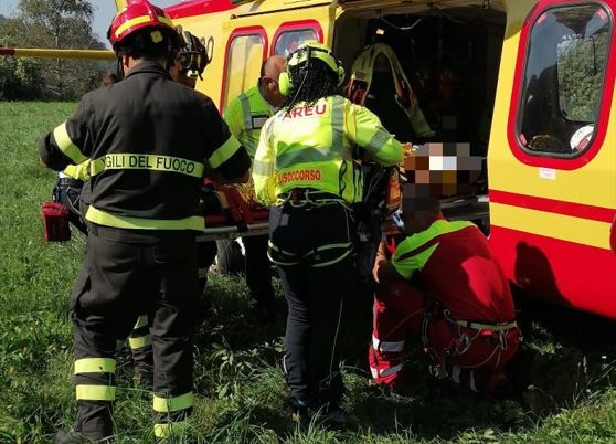 Caduta in bici nei boschi della Valbasca, 48enne portato in elisoccorso al Niguarda