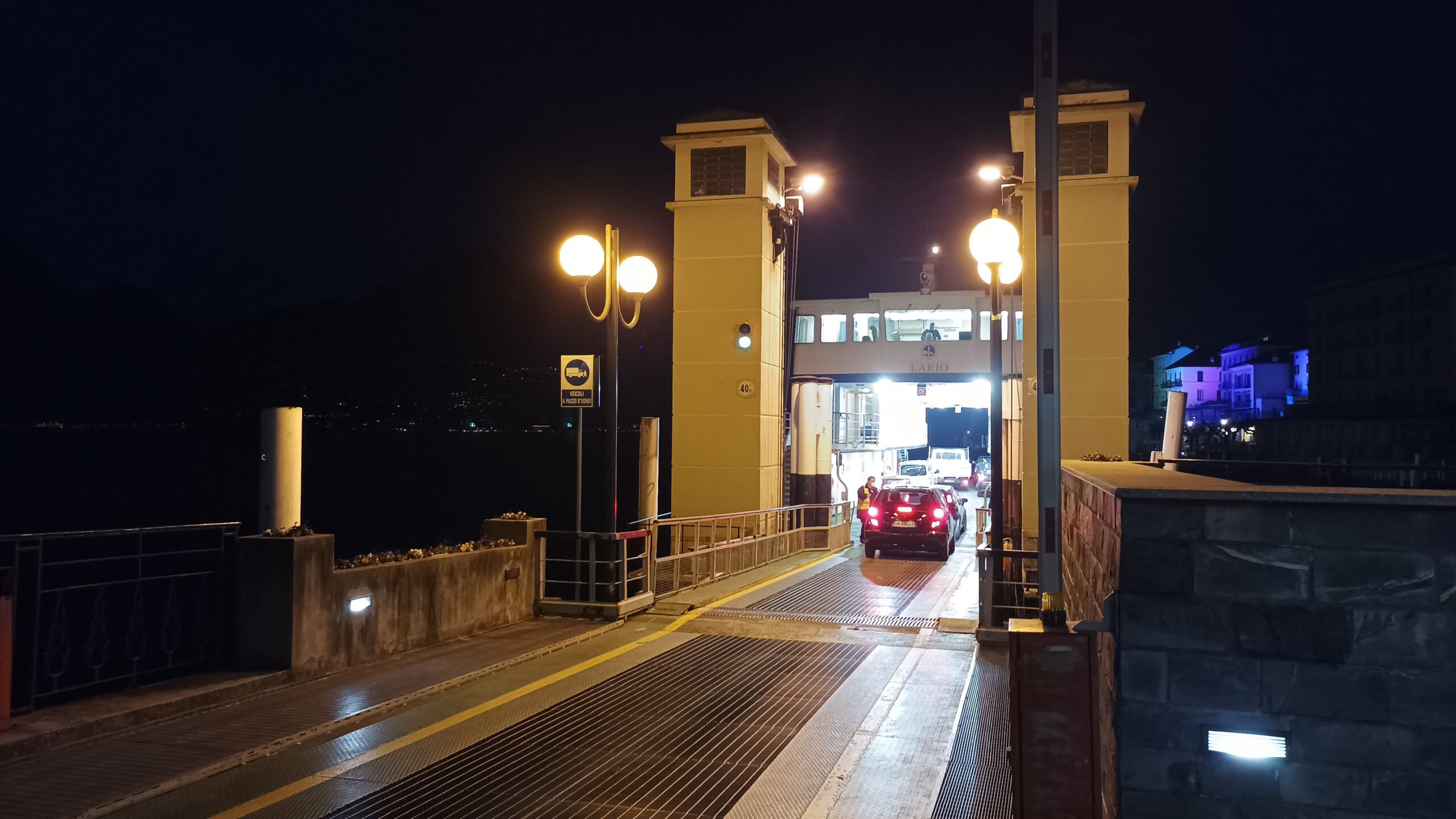 Il pontile traghetti di Bellagio chiude per dieci giorni per “lavori improrogabili” sulle colonne