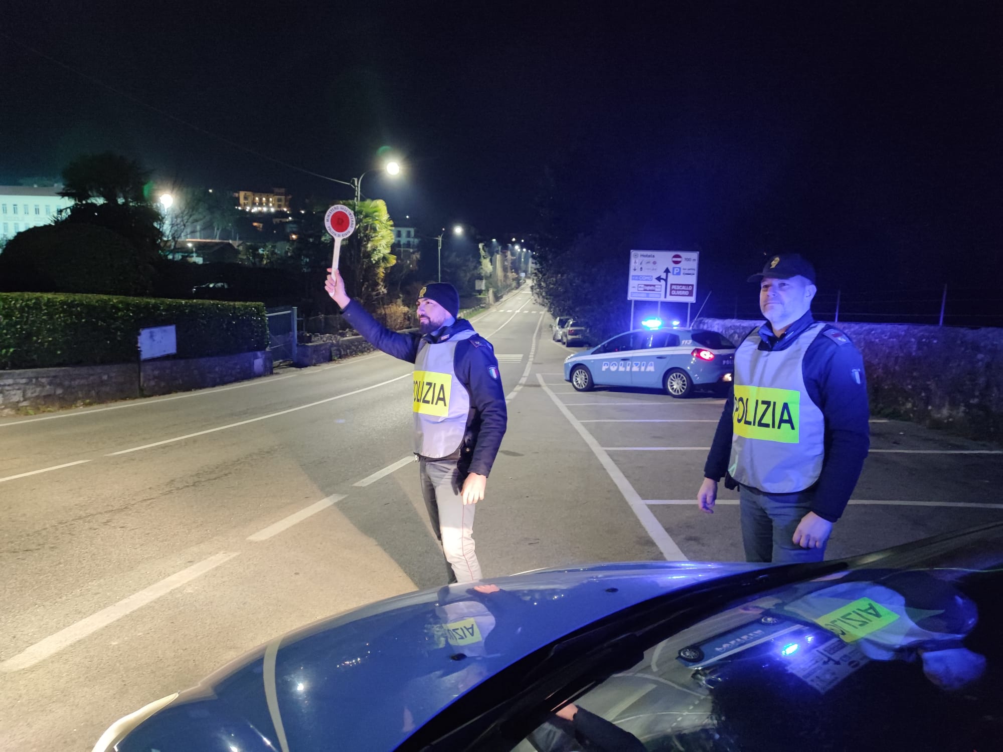 Controlli anti stragi della polizia: due denunciati, dieci multe e tre patenti ritirate