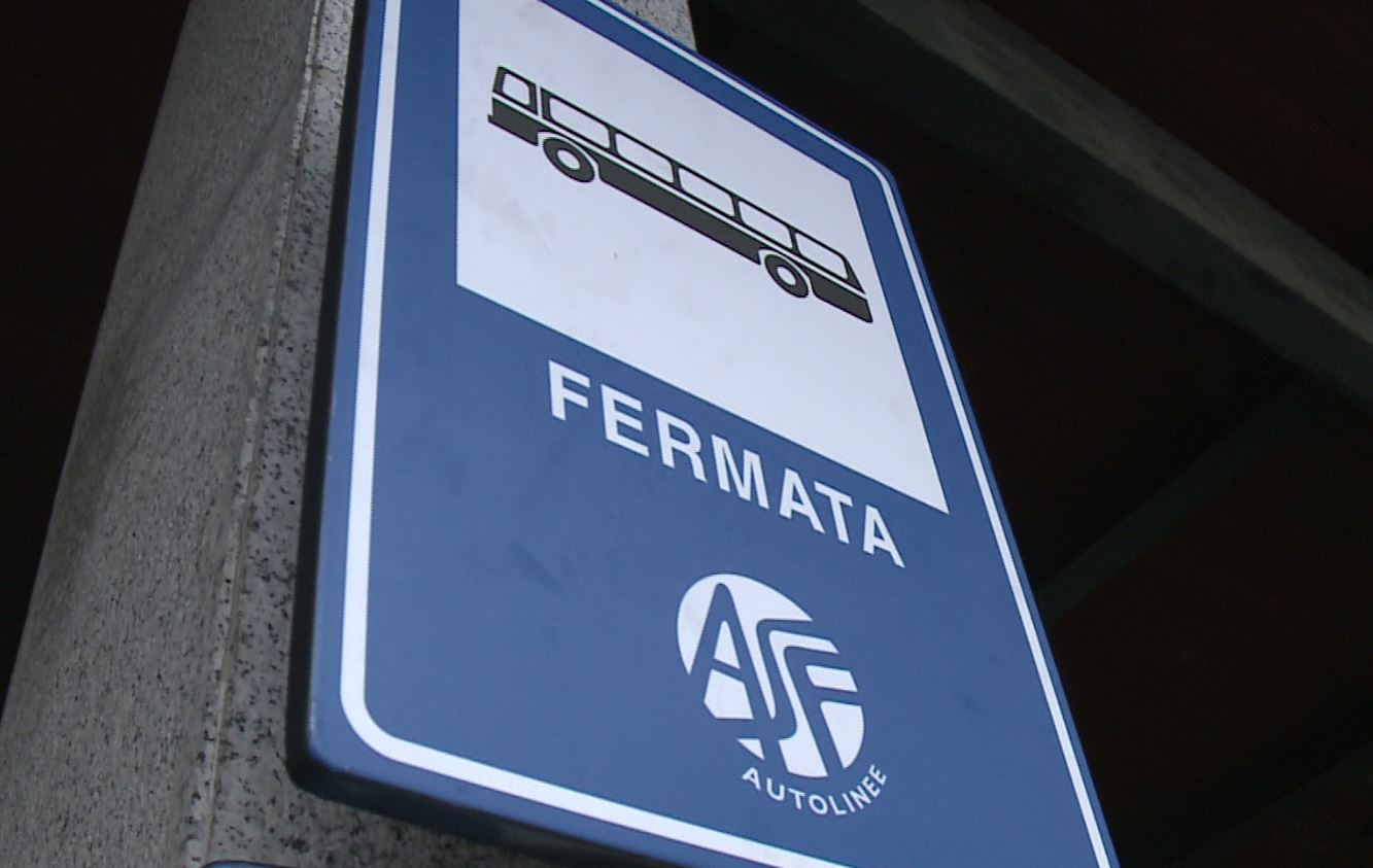 Bus, linea C74 tra ritardi e soppressioni. Nasce il gruppo dei genitori: “Bisogna fare qualcosa”