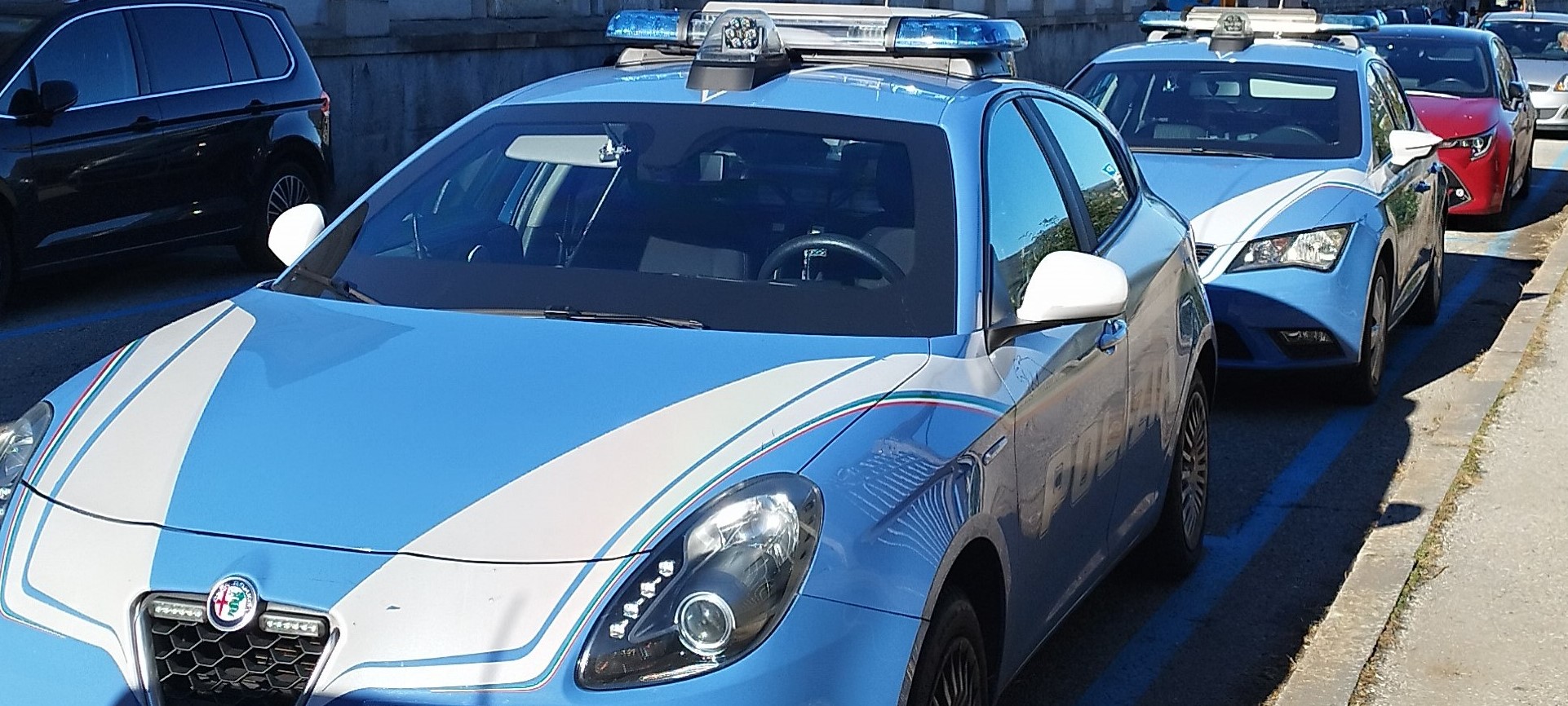 Rubano 300 euro di bottiglie di whisky al supermercato. Tre denunciati