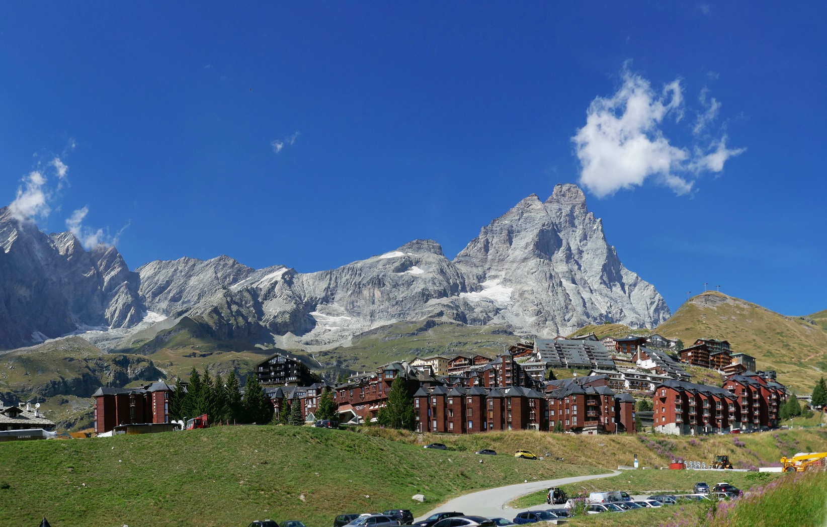 Non solo il Razionalismo comasco: “nome fascista”, sotto attacco anche Cervinia. Residenti in rivolta