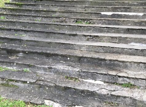 Cimitero di Camerlata, la segnalazione di degrado