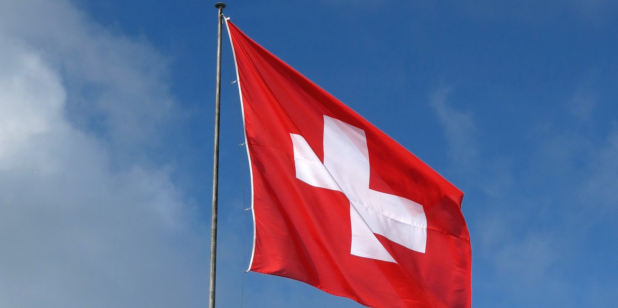 Auto finisce in una scarpata lungo la strada di Ponte di Valle