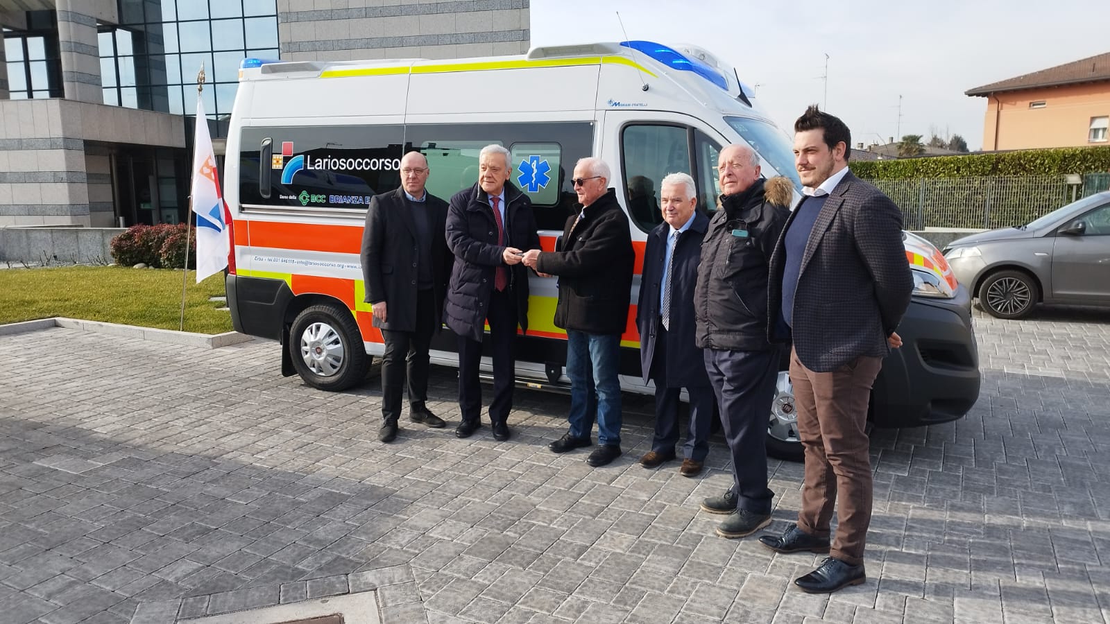 Nuova ambulanza per il Lariosoccorso, la donazione della Bcc Brianza e Laghi