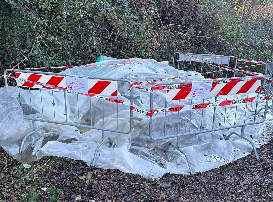 Rifiuti abusivi e amianto a Figino Serenza. Denunciati i responsabili