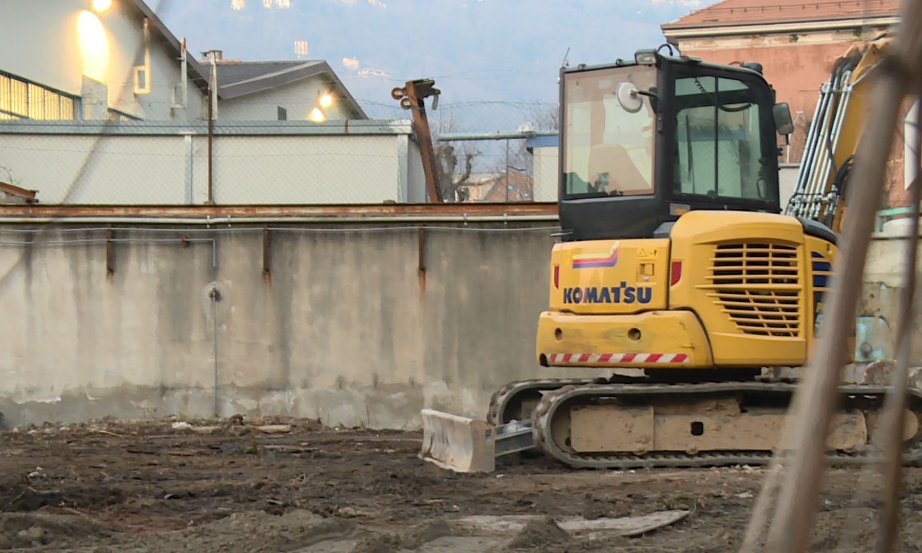Como, degrado in via Castellini. Il Pd: “Primi lavori sull’area che diventerà un posteggio”