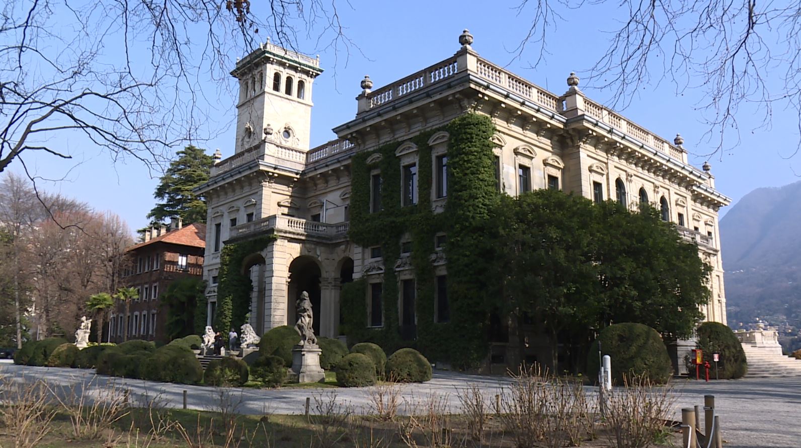 Villa Erba di Cernobbio “travestita” da Spalato ne The Old Guard 2
