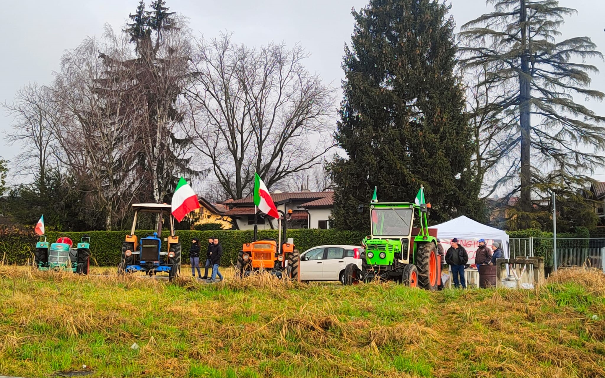 Protesta trattori, la manifestazione a Olgiate Comasco