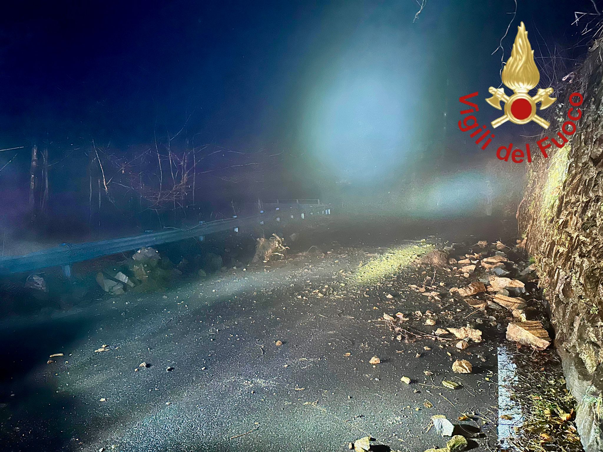 Cavargna, frana sulla provinciale 10. Strada riaperta con corsia ridotta