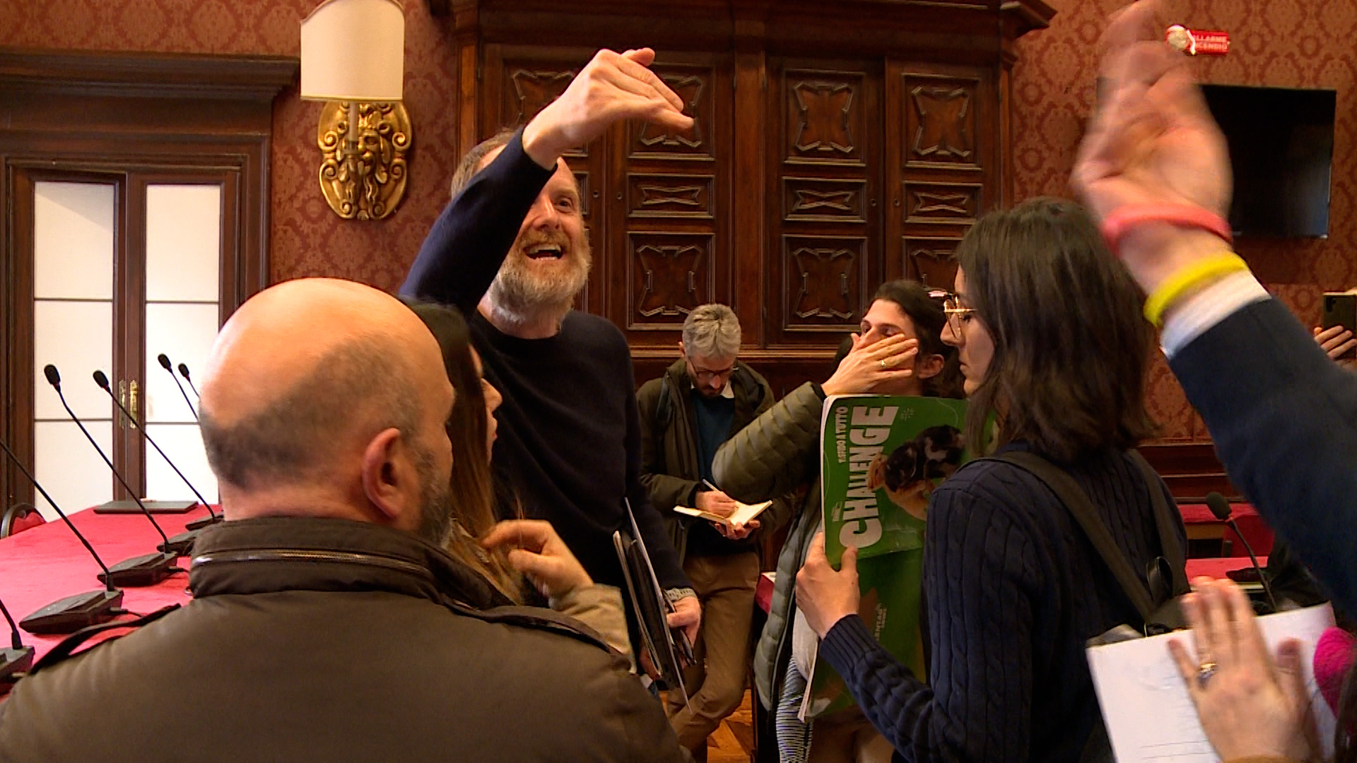 Bufera sulla chiusura dei nidi a Como, i genitori si riuniscono in un comitato: “Rimandare la decisione”