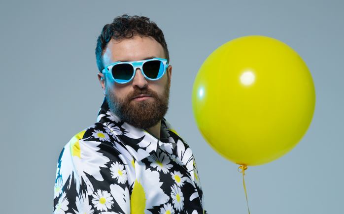 Il tour estivo di Dargen D’Amico farà tappa a Cernobbio