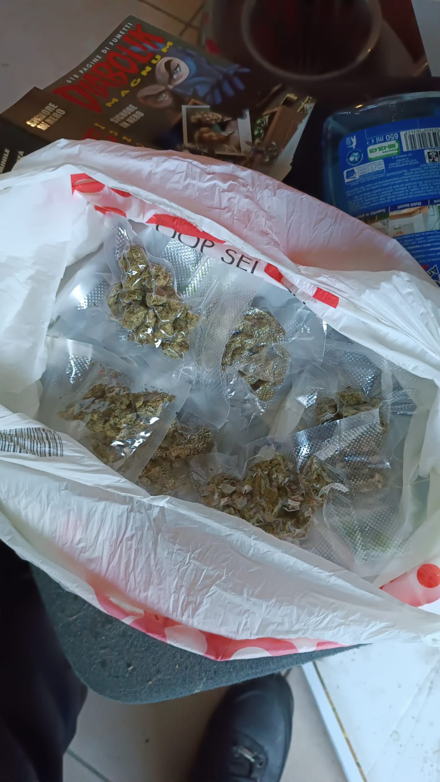 Albate, fermato per un controllo dalla Finanza e trovato con la marijuana. Denunciato