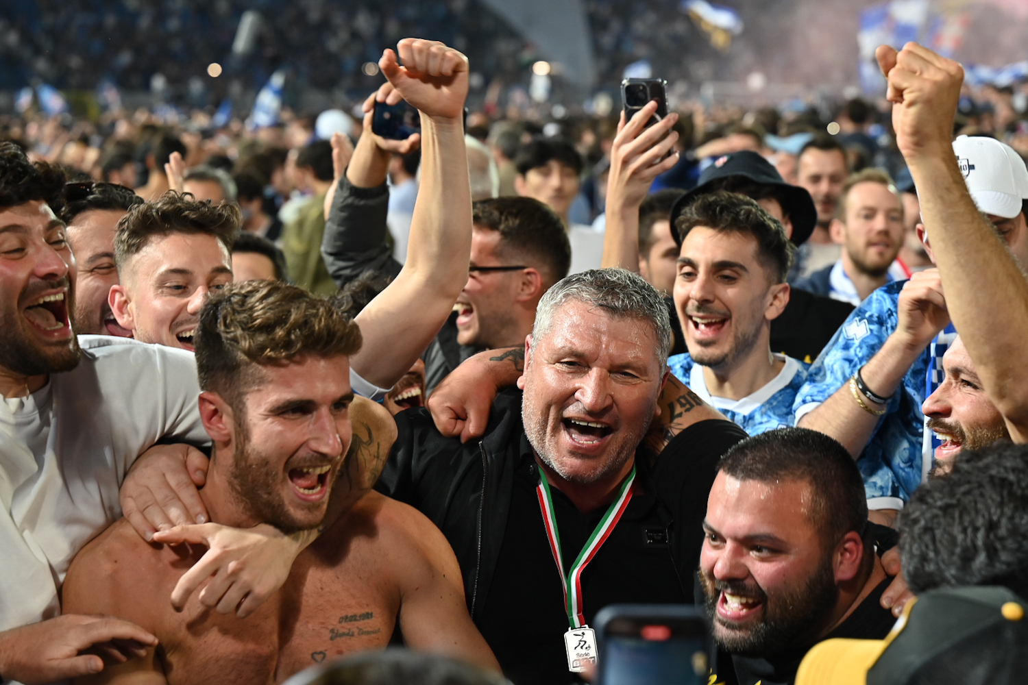 Lariani in serie A, l’esplosione di gioia allo stadio Sinigaglia – La gallery