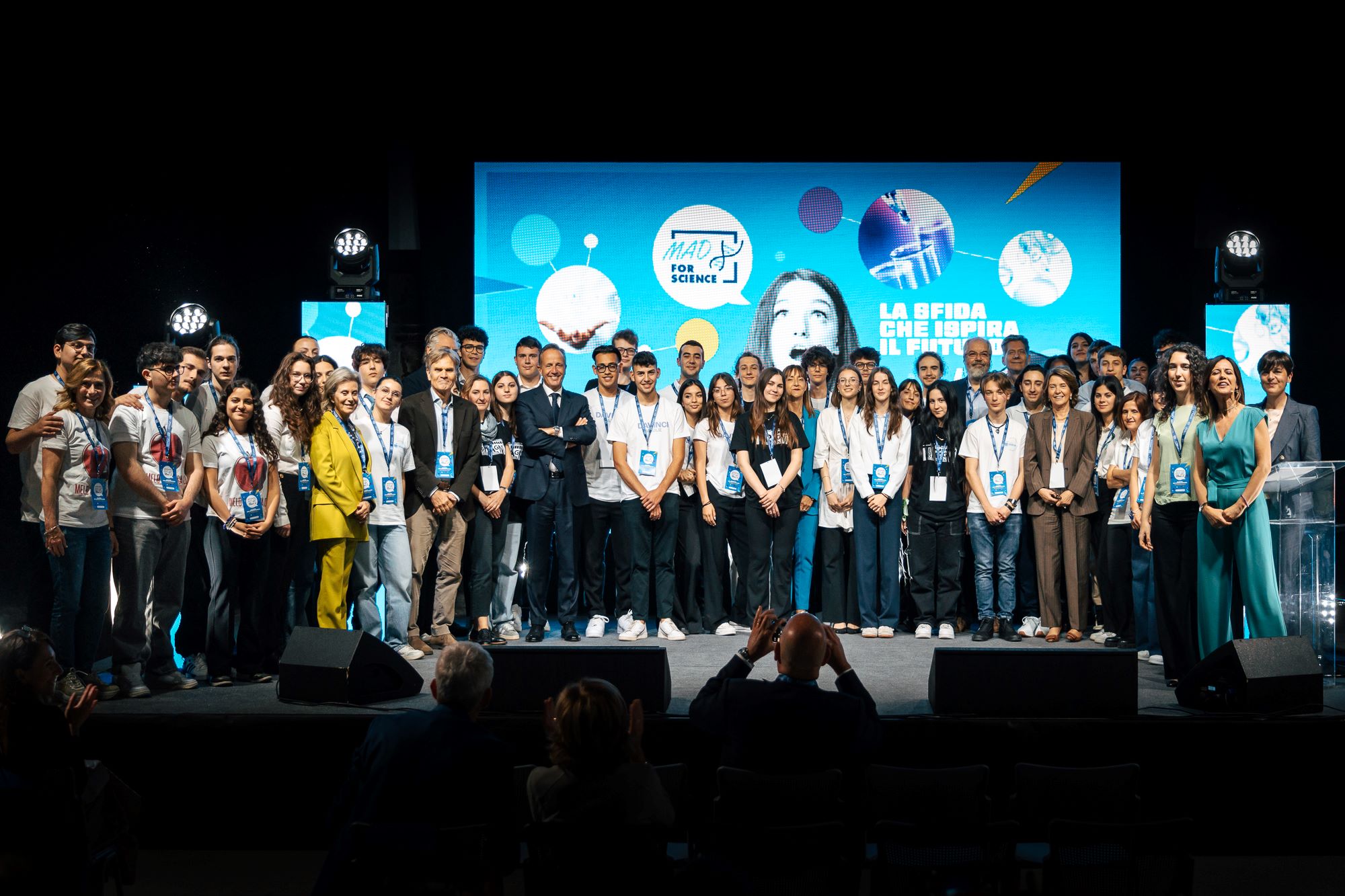 Il liceo scientifico Terragni di Olgiate Comasco vince Mad for Science. Premio da 75mila euro per ampliare il laboratorio