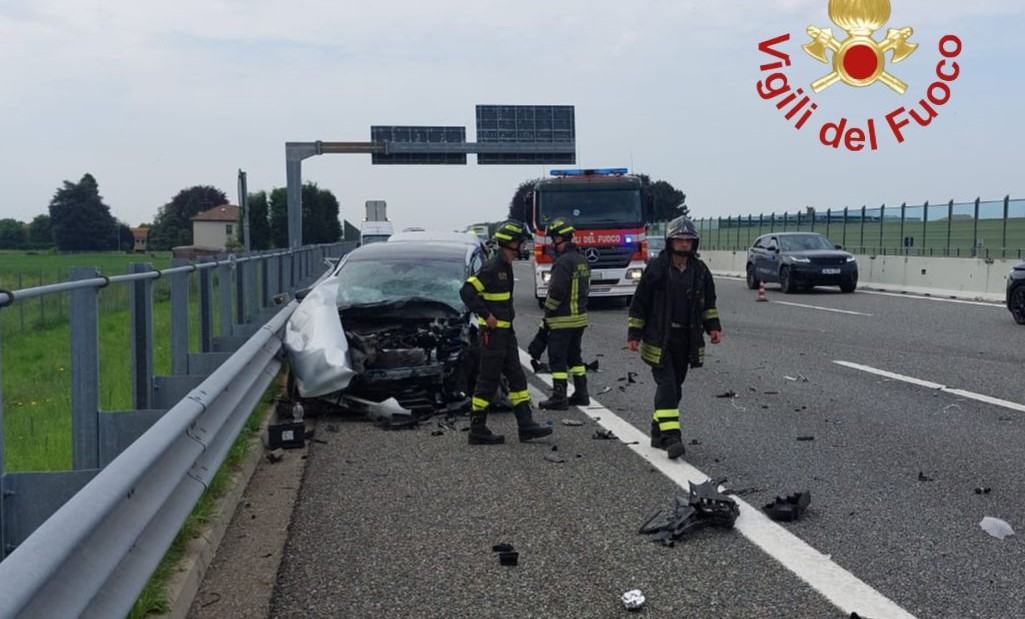 Scontro in autostrada A9, intervento di soccorso per cinque persone