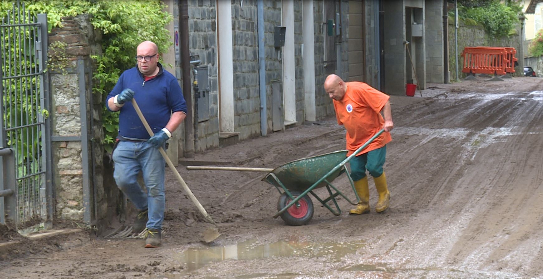 Maltempo ad Albavilla, un fiume di fango invade via ai Crotti. Strade riaperta dopo gli interventi di messa in sicurezza