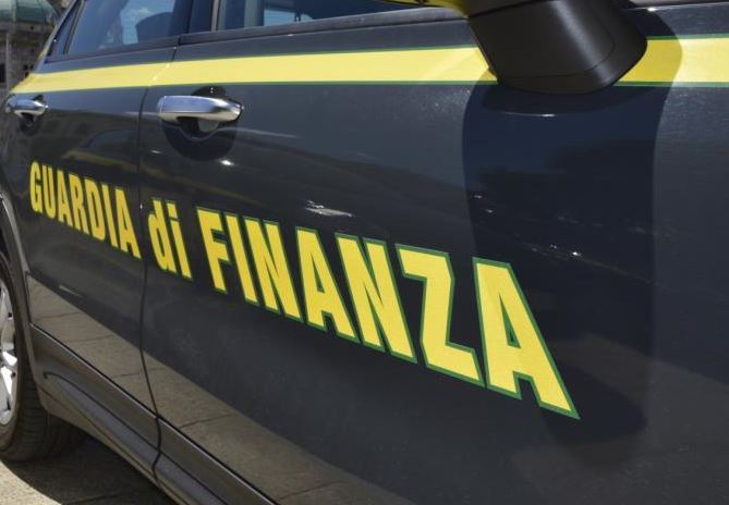 Ricercato per violenza sessuale su minore, peruviano trovato a Lomazzo dai finanzieri
