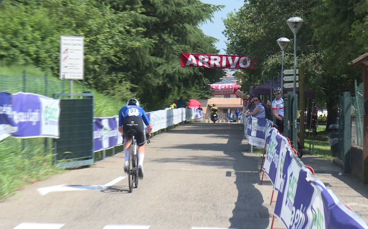 Ciclismo, giornata di festa e sport ad Alzate Brianza. Successo per la “Cronometro Bcc Brianza e Laghi”